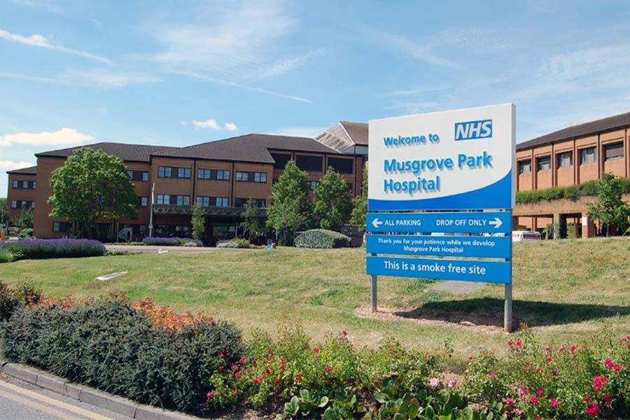 Taunton hospital taxi in Chard